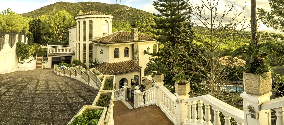 Villa con vistas · panorámica en Cataluña