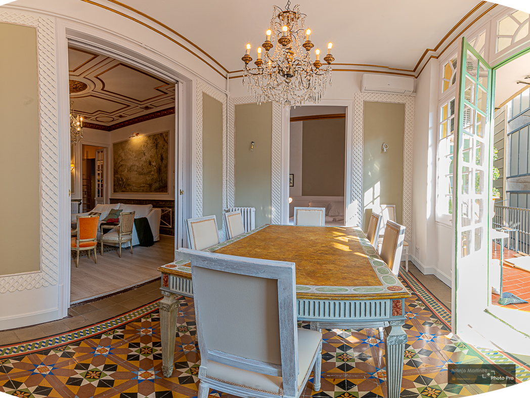 Comedor señorial de un piso de lujo en Rambla de Catalunya, Barcelona